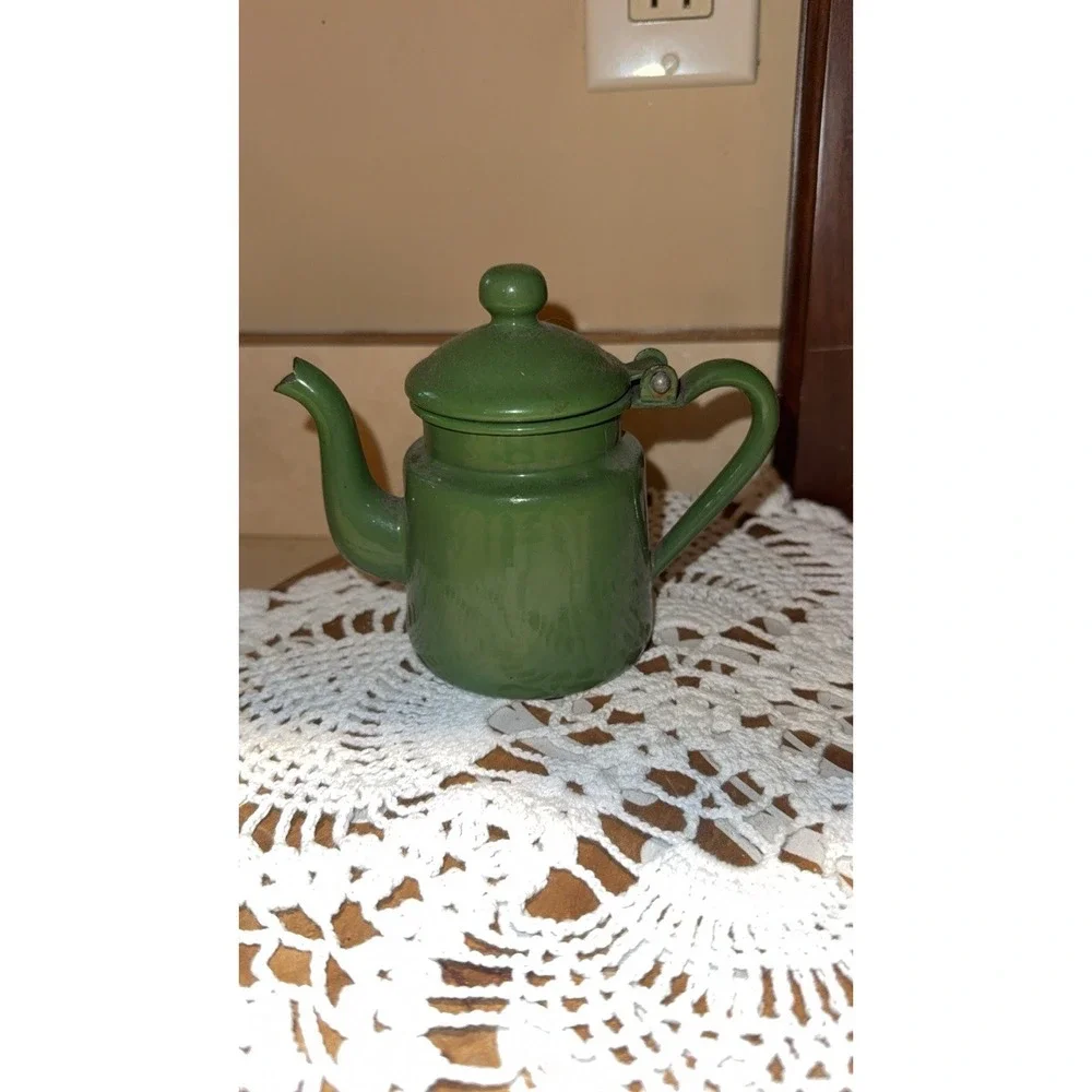 VTG Enamelware  Tea Pot Hinge Lid Small 4.5